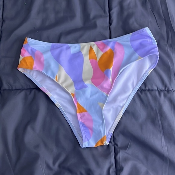 Bikini - Picture 5 of 7